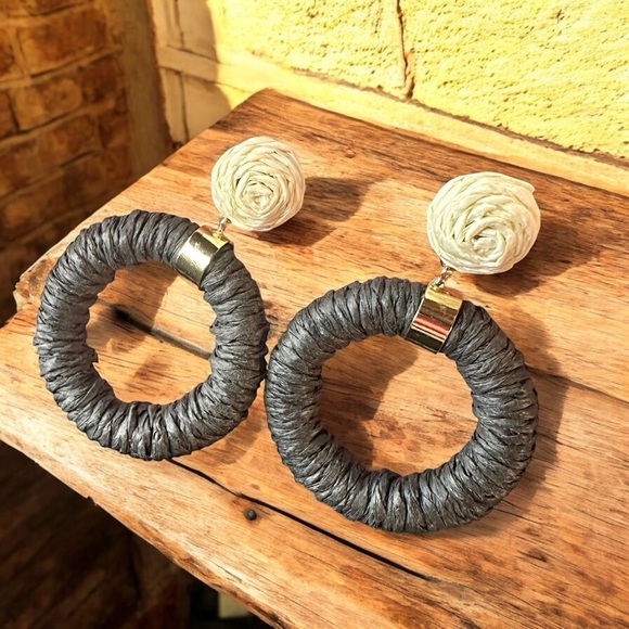 NEW Black & Cream Natural Woven Straw Drop Hoop Earrings - Picture 1 of 10